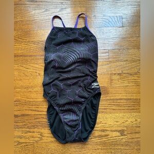Speedo endurance one piece swimsuit black and purple hexagon size 28